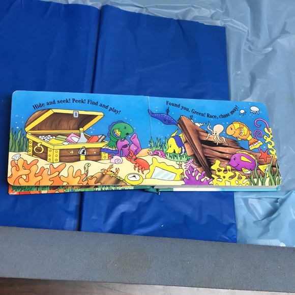 “Fishy Fun” kids board book - Picture 4 of 11